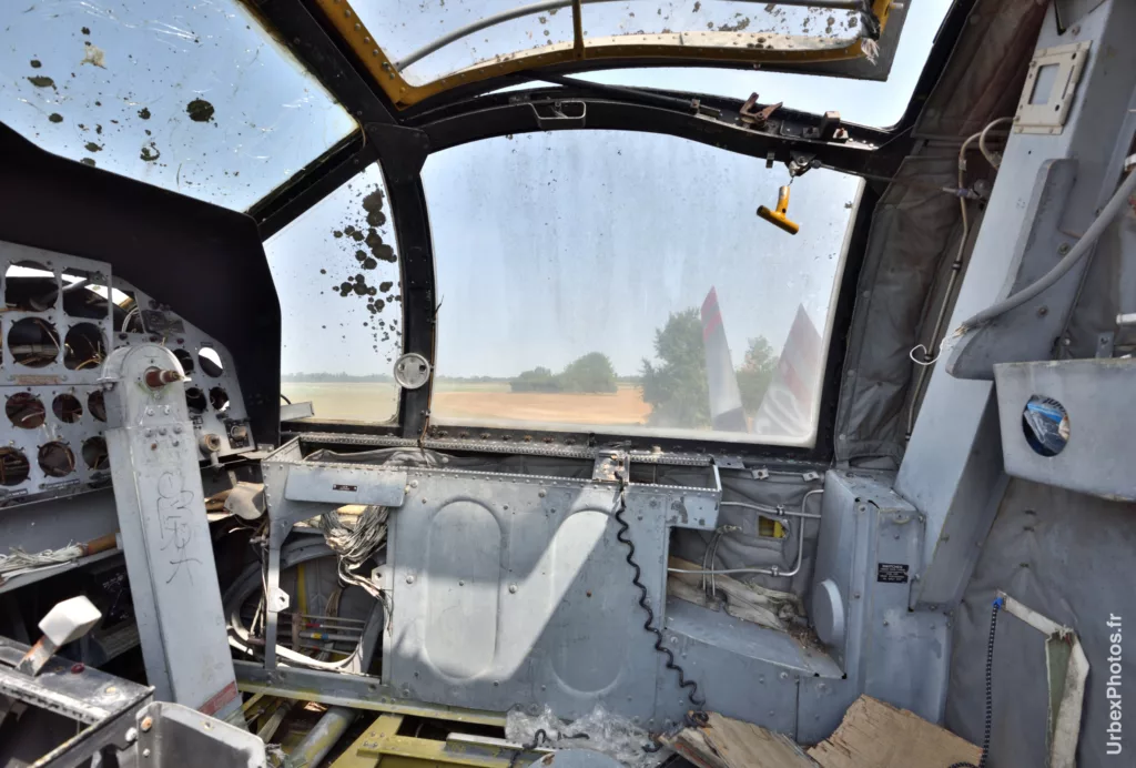 Vue vers la droite dans le cockpit du Lockheed P2V-7 Neptune