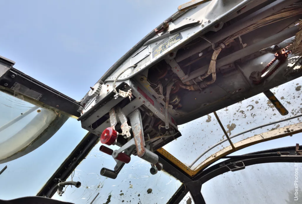 Commandes au plafond du cockpit du Lockheed P2V-7 Neptune