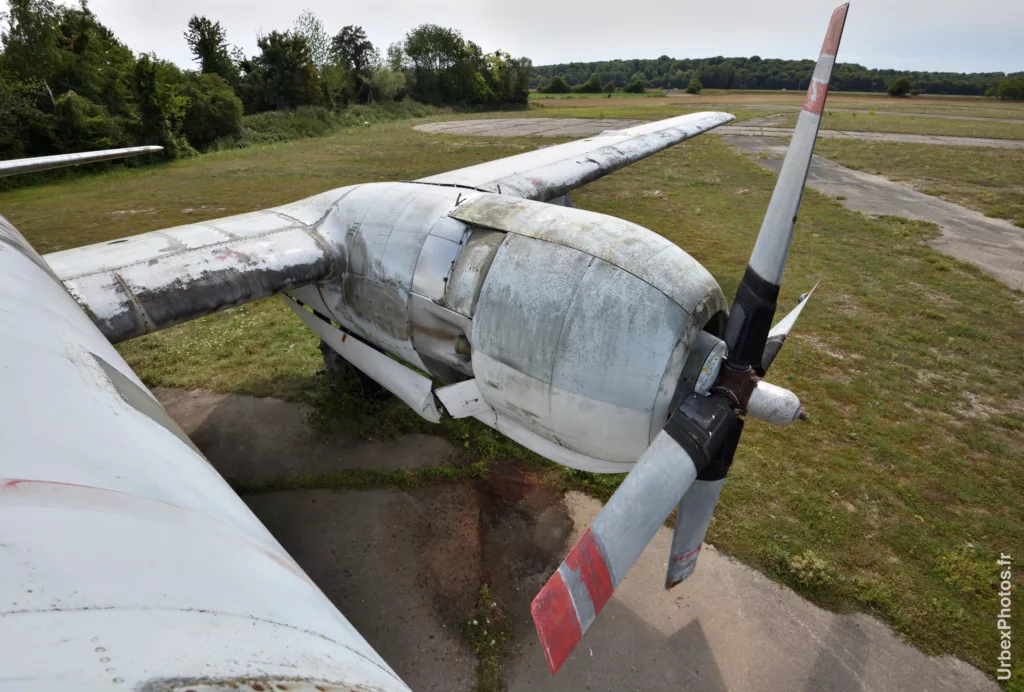 Vue du moteur en étoile gauche depuis l'extérieur du cockpit du Lockheed P2V-7