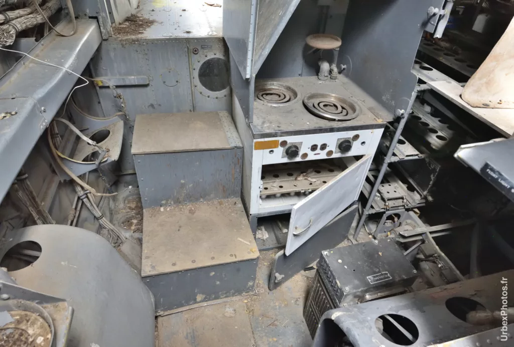 Photo urbex de la cuisinière du Lockheed P2V-7 Neptune dans le Grand Est