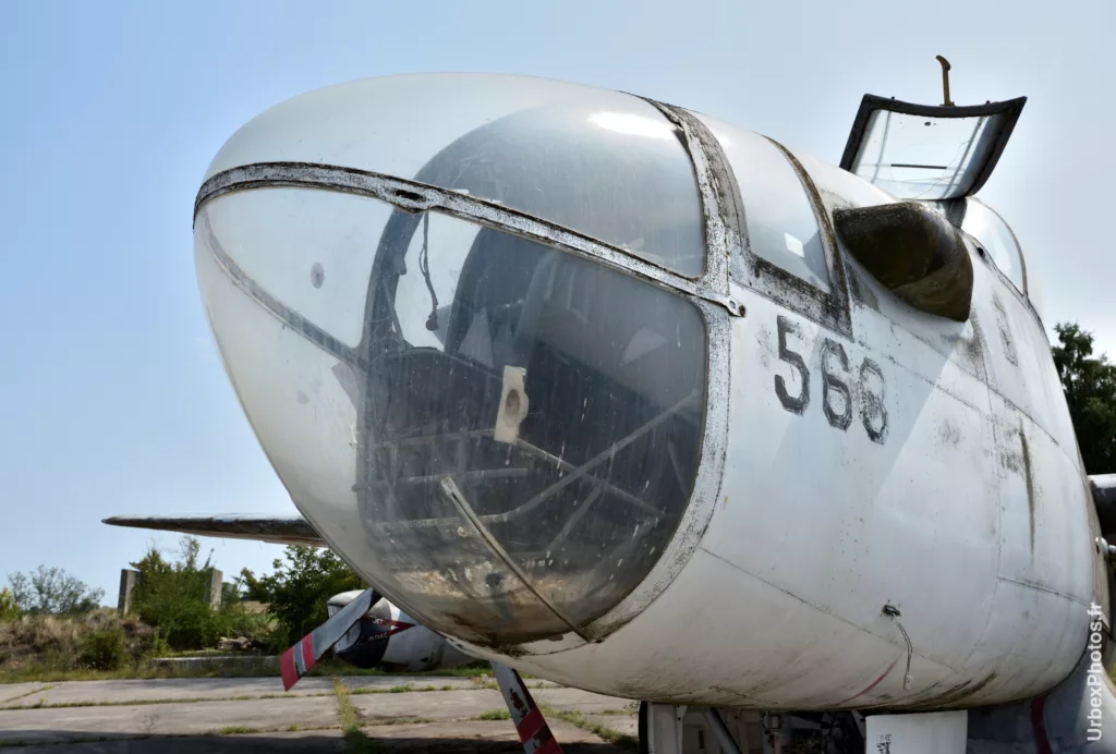 Photo urbex du poste d'observation avant du Lockheed P2V-7 Neptune dans le Grand Est