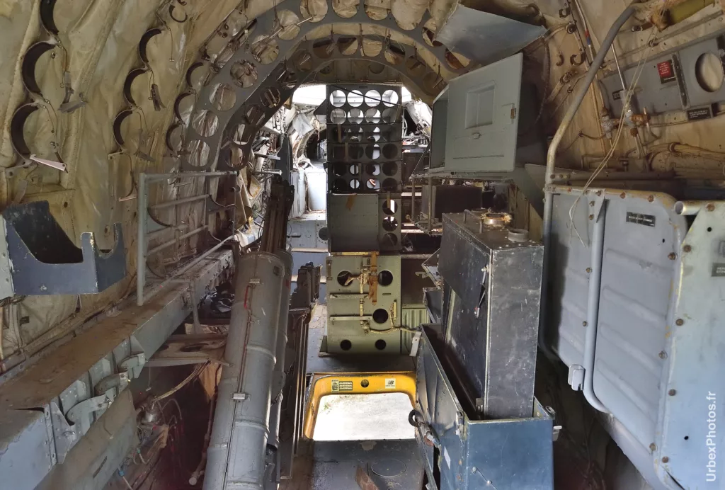 A l'intérieur du Lockheed P2V-7 Neptune, depuis le poste d'observation arrière