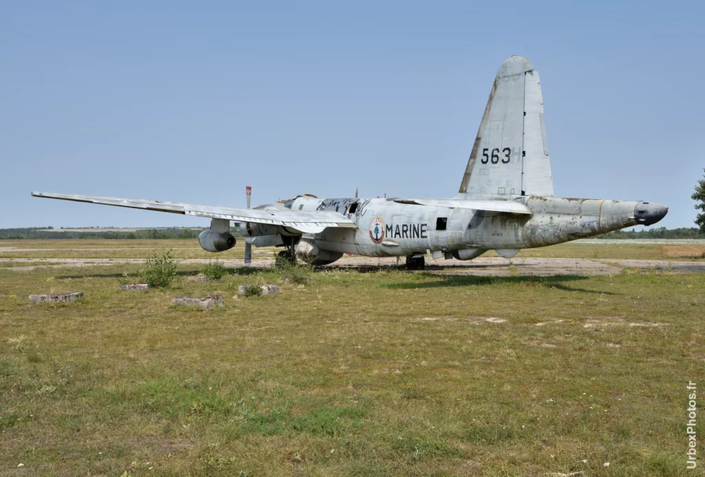 Photo urbex de trois-quart arrière du Lockheed P2V-7 Neptune dans le Grand Est