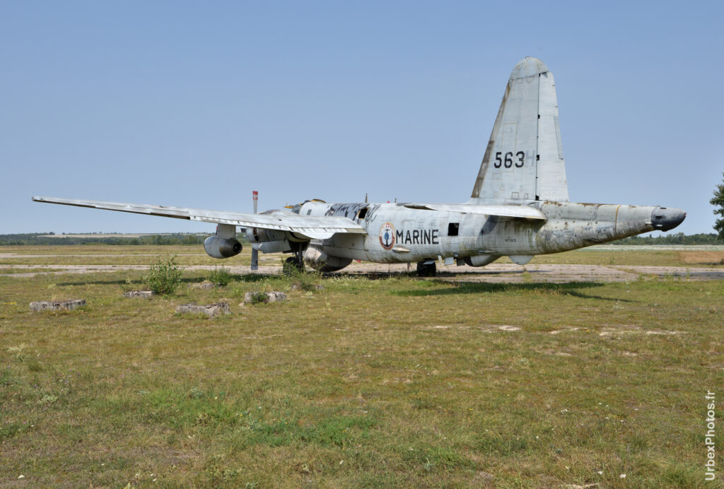 Photo urbex de trois-quart arrière du Lockheed P2V-7 Neptune dans le Grand Est