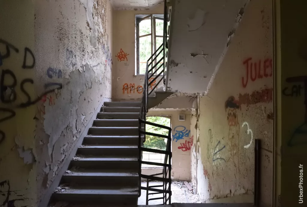 Un escalier du Sanatorium Simone Weber