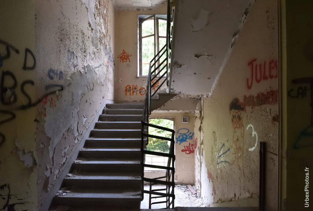 Un escalier du Sanatorium Simone Weber