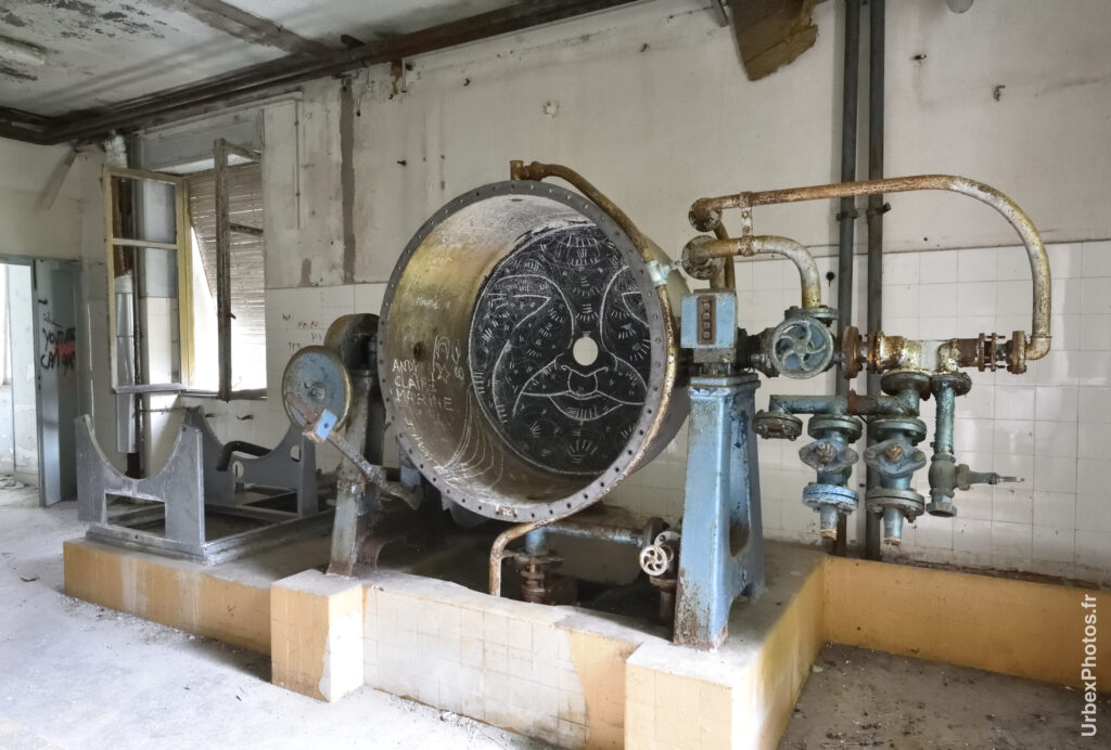 Photo urbex d'une machine dans le Sanatorium Simone Weber en Lorraine