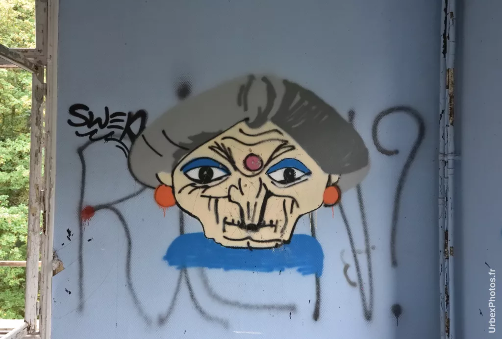 Photo urbex d'un graffiti dans le Sanatorium Simone Weber en Lorraine