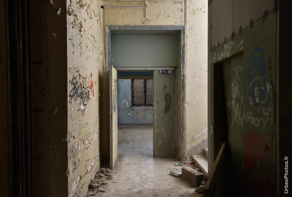 Une porte du Sanatorium Simone Weber