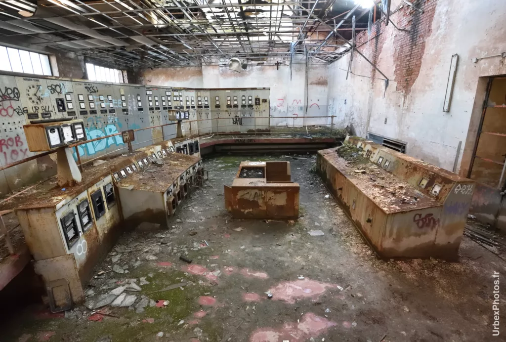 Salle de contrôle des machines de la Mine Yutani