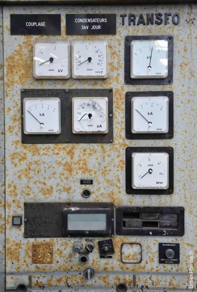 Cadrans de la salle de contrôle de la Mine Yutani