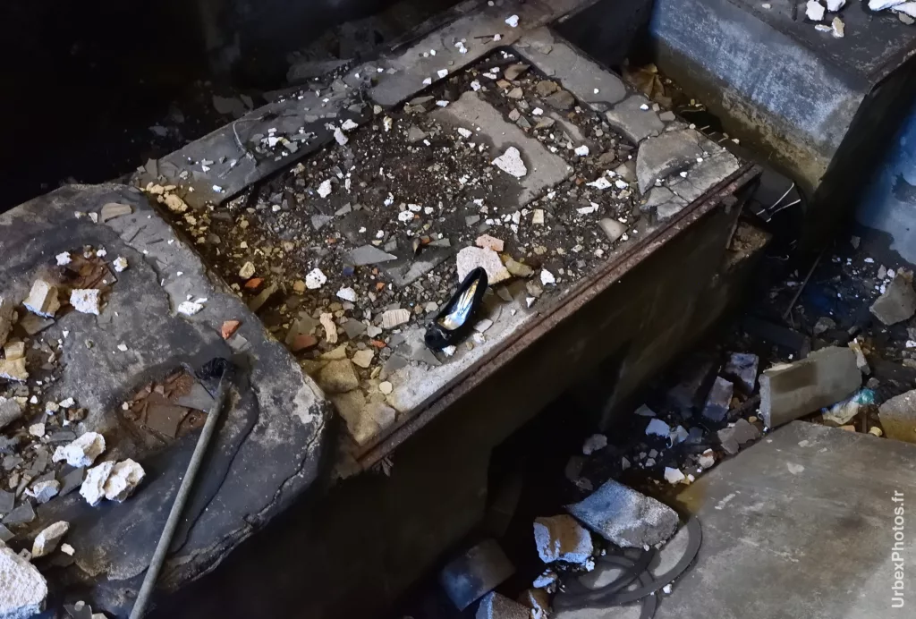 Escarpin dans la Mine Yutani