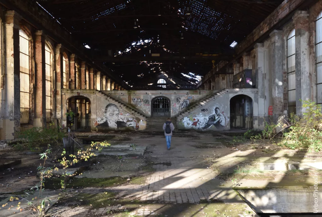 Intérieur de la salle des machines de la Mine Yutani