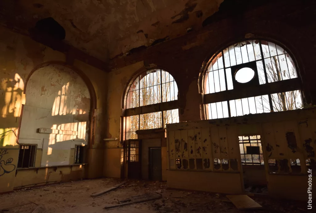Photo urbex du hall d'entrée des bureaux de la Mine Yutani en Lorraine