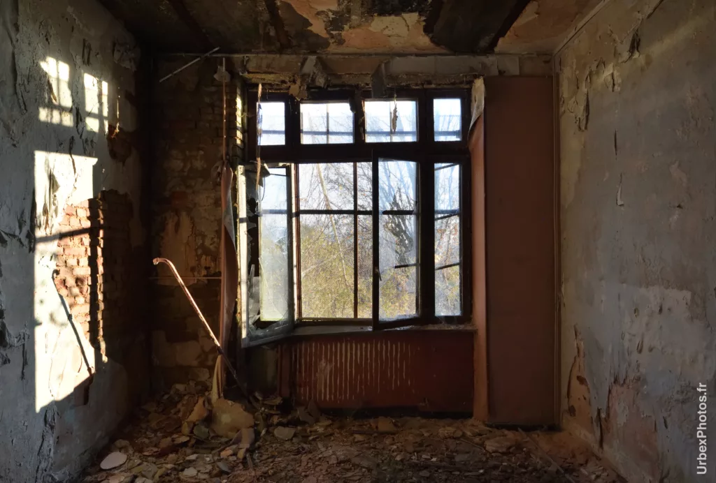 Un bureau de la mine Yutani