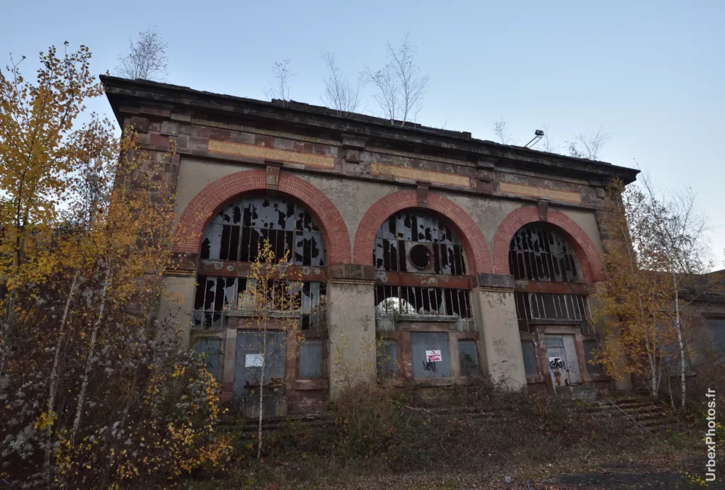 Entrée des bureaux de la Mine Yutani