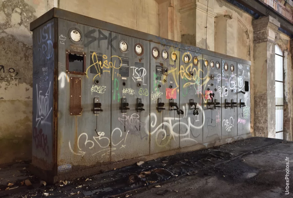 Tableau électrique de la Mine Yutani