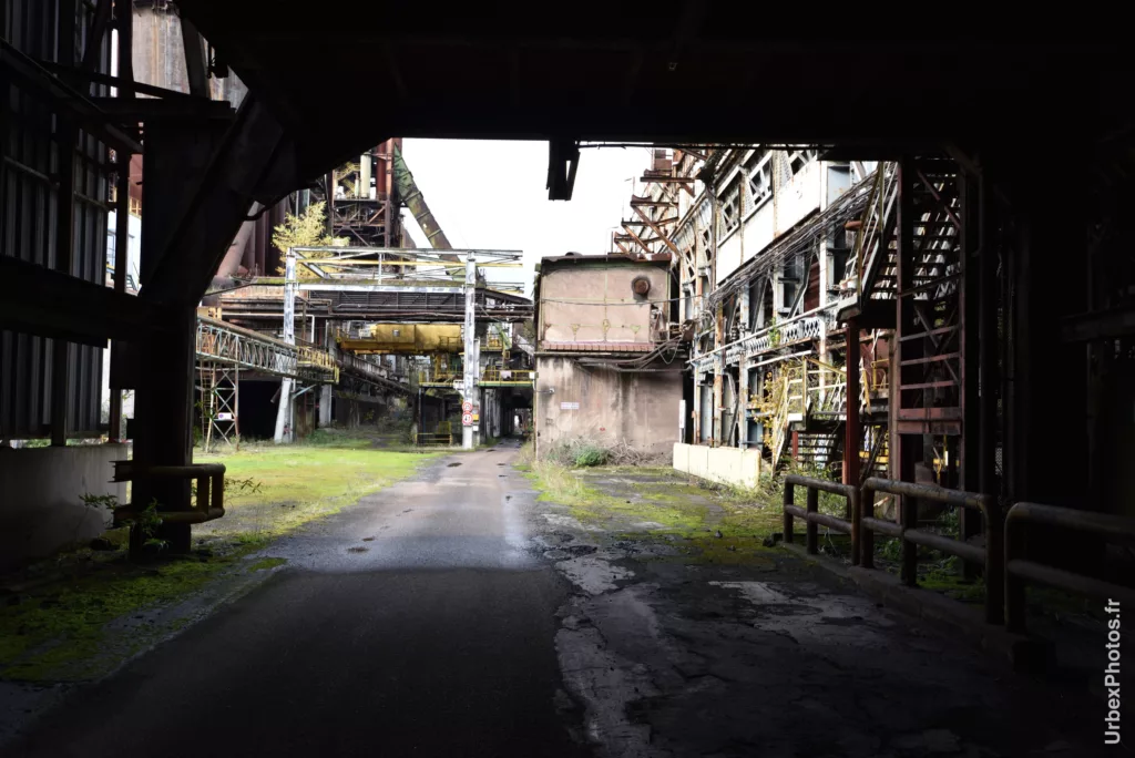 Clair-obscur dans l'usine