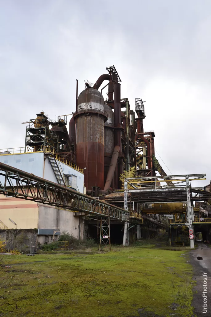 Tours-réservoirs rouillés