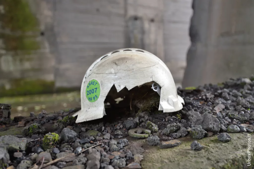 Casque de chantier fracturé