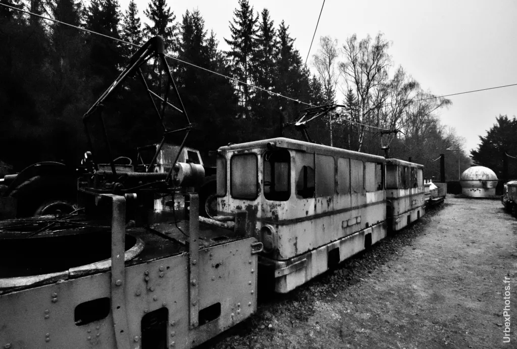 Dérouleuse de câble LM1002D + Autorail (taxi-mine) LM1136A