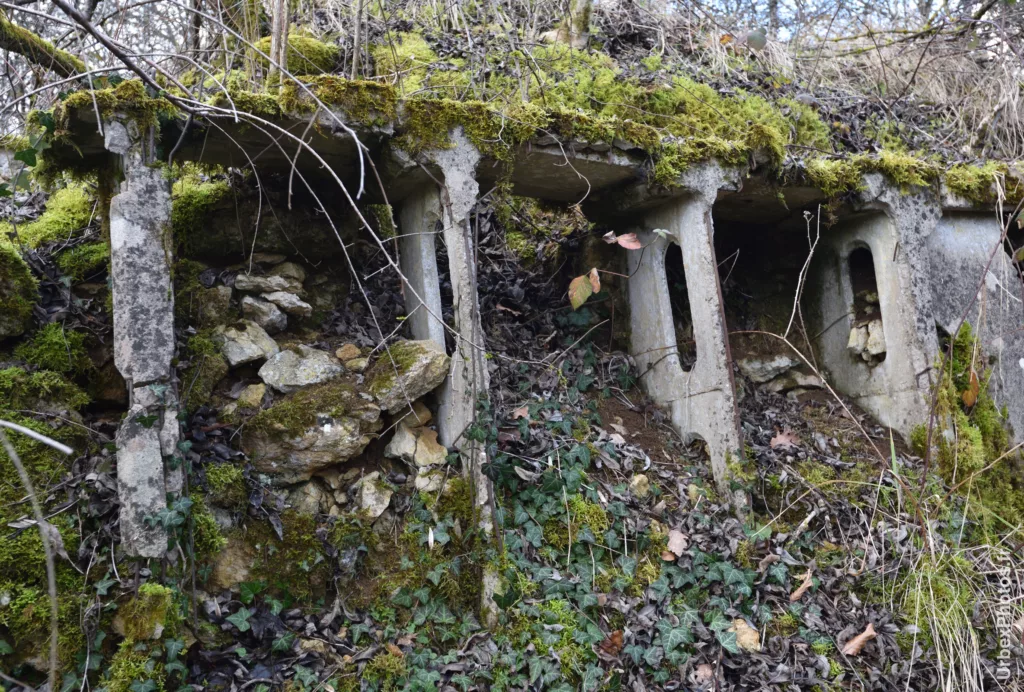 Pied de mur d'une casemate