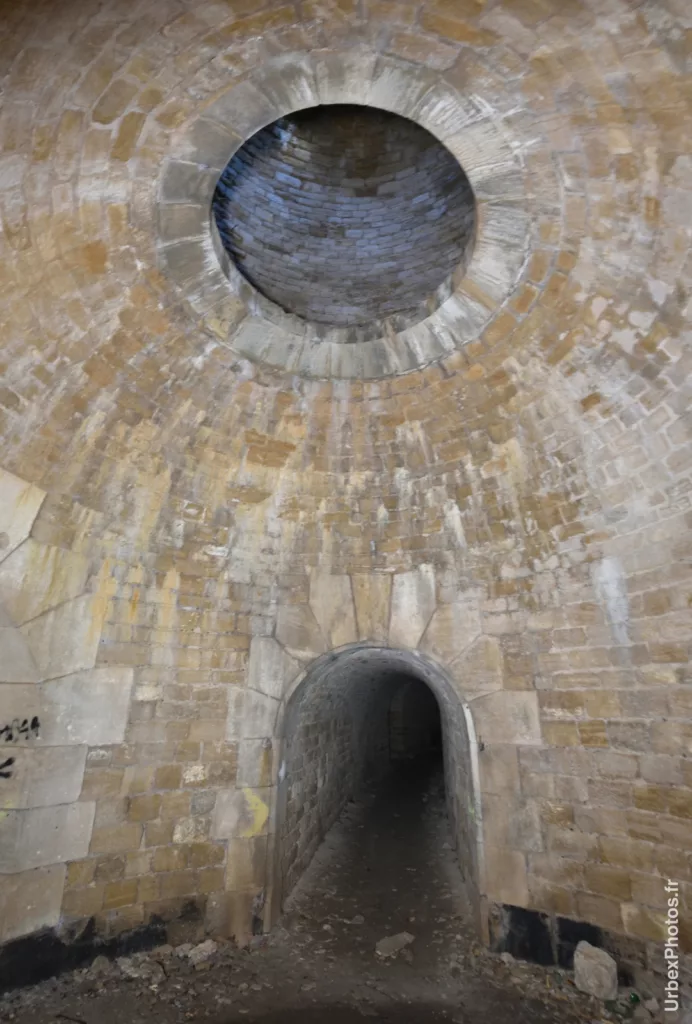 Double dôme à l'usage inconnu