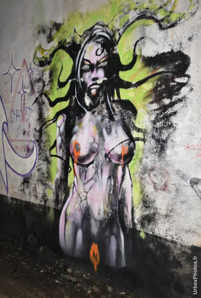 Graffiti à l'auteur.e inconnu.e