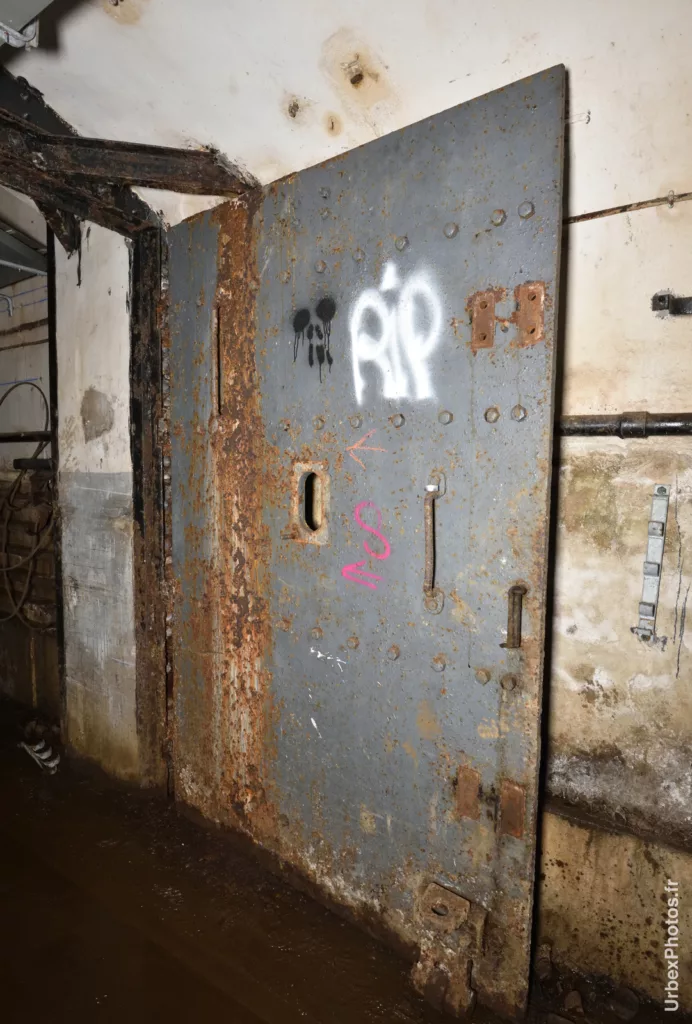 Porte du sas de la galerie