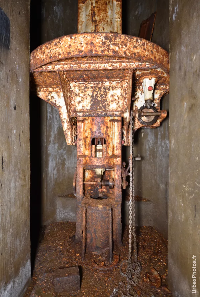 Photo urbex d'une cloche JM du Fort Bakélite en Lorraine