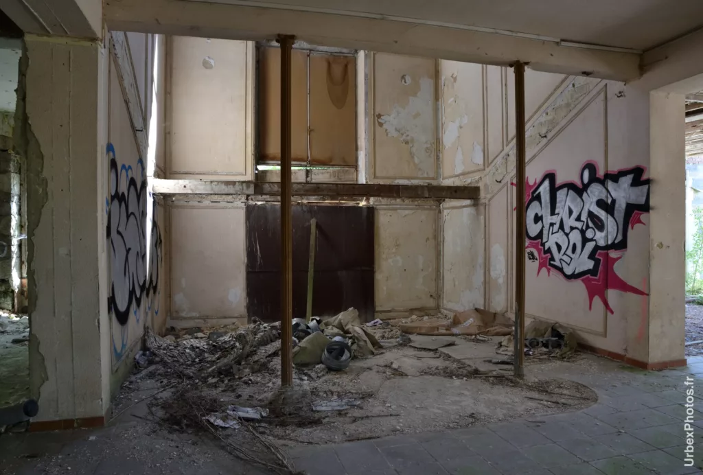 Le grand escalier a été retiré
