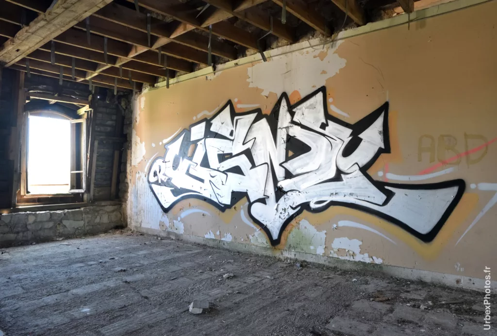 Un graffiti sur un mur