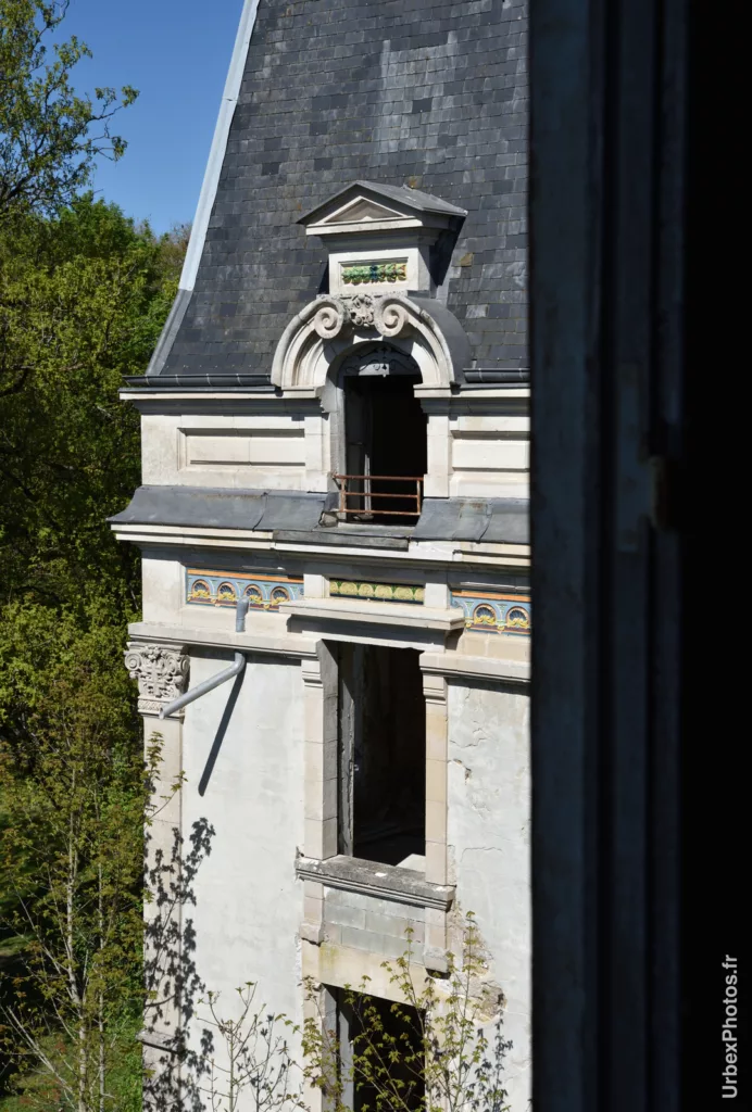 Un mur et un toit en très bon état