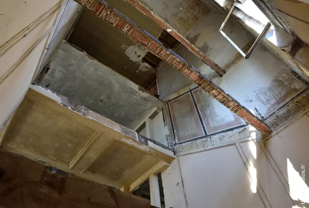Le grand escalier a été retiré sur toute la hauteur du bâtiment