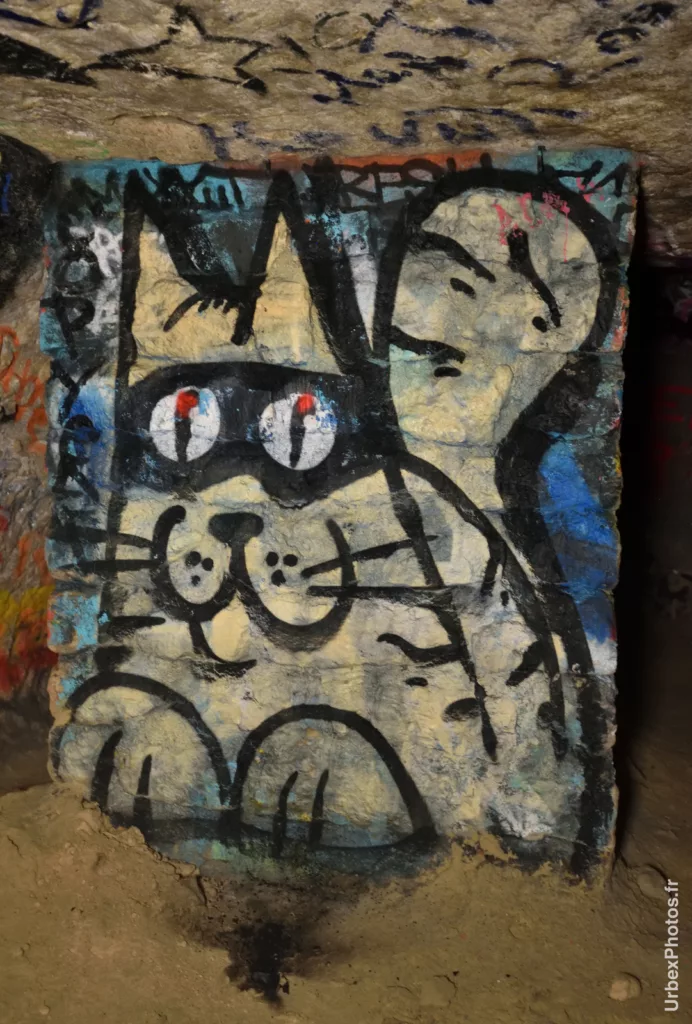 Graffiti d'un chat dans la salle La Plage