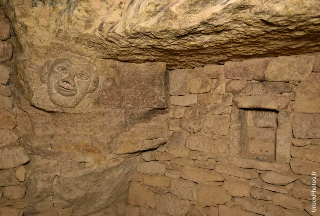 Sculpture d'un visage