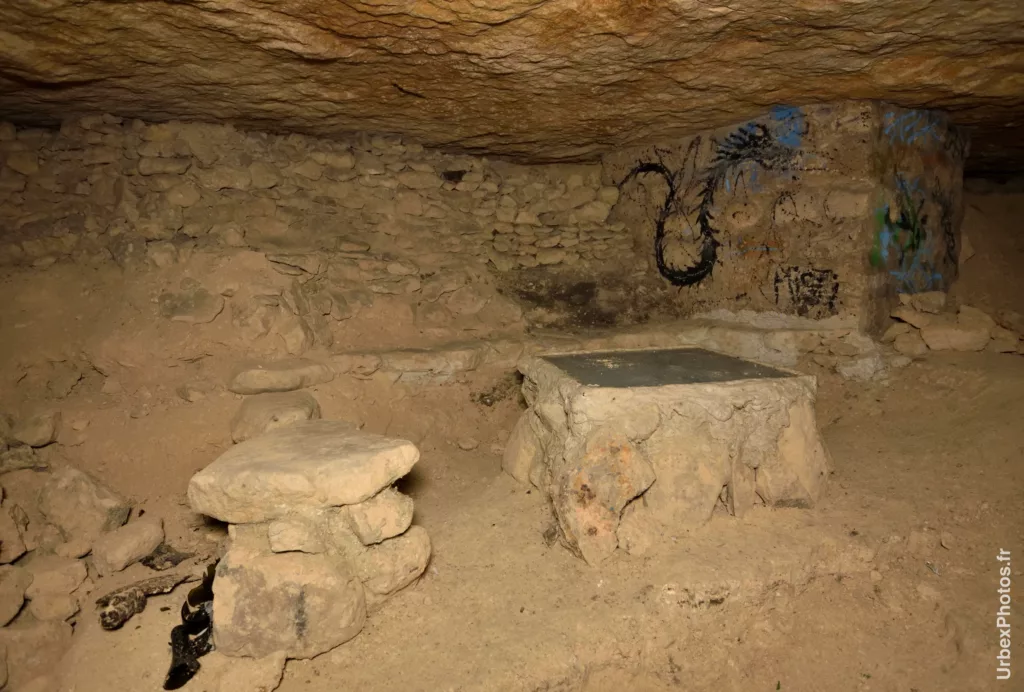 Photo urbex d'une salle dans les catacombes interdites de Paris