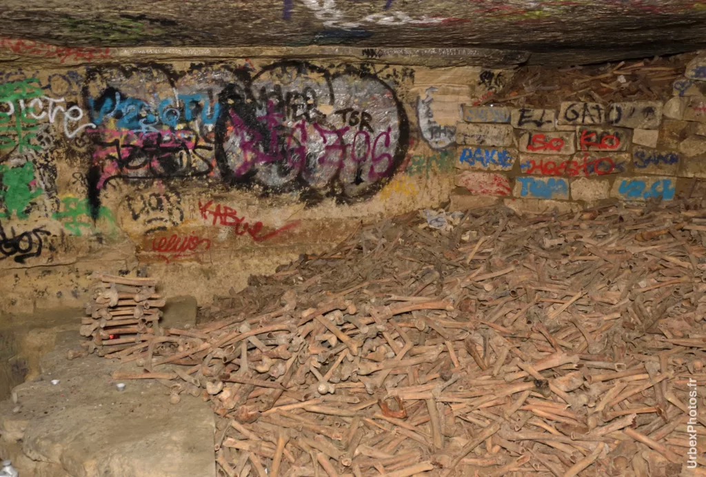 Photo urbex de la salle Kapla dans les catacombes interdites de Paris