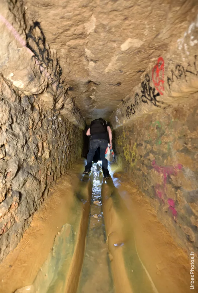 Photo urbex d'une nappe phréatique drainée dans les catacombes interdites de Paris