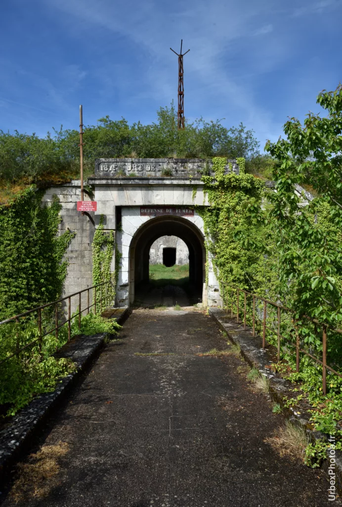 Photo urbex de l'entrée du Fort Molasar