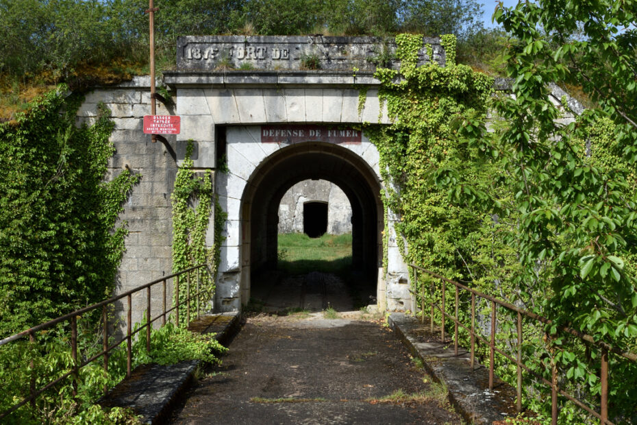 Photo urbex de l'entrée du Fort Molasar