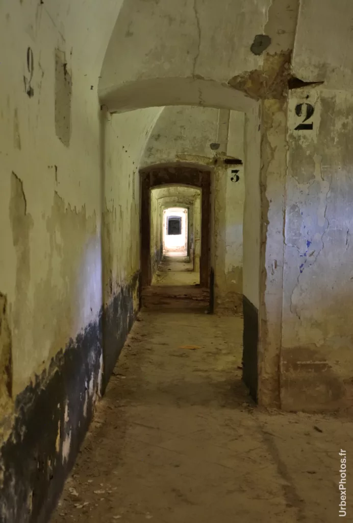 Intérieur du casernement de gorge du Fort Molasar