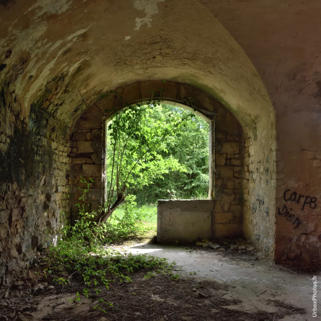 Photo urbex de l'intérieur du magasin d'artillerie du Fort Molasar