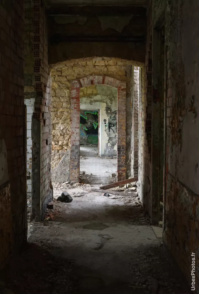 Intérieur de la caserne extérieure du Fort Molasar