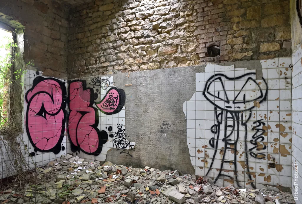 Photo urbex de l'intérieur de la caserne extérieure du Fort Molasar