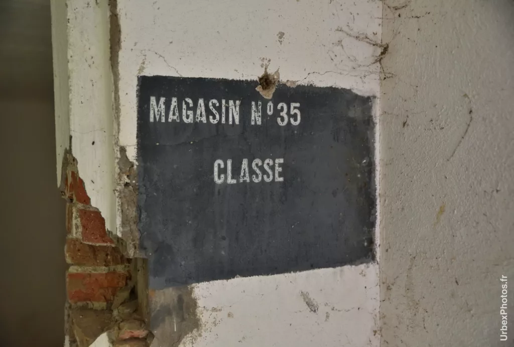 Panneau de magasin du Fort Molasar