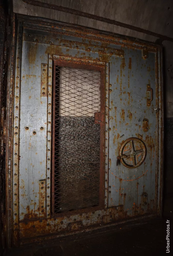 Photo urbex d'une porte grillagée du Fort Giger en Lorraine