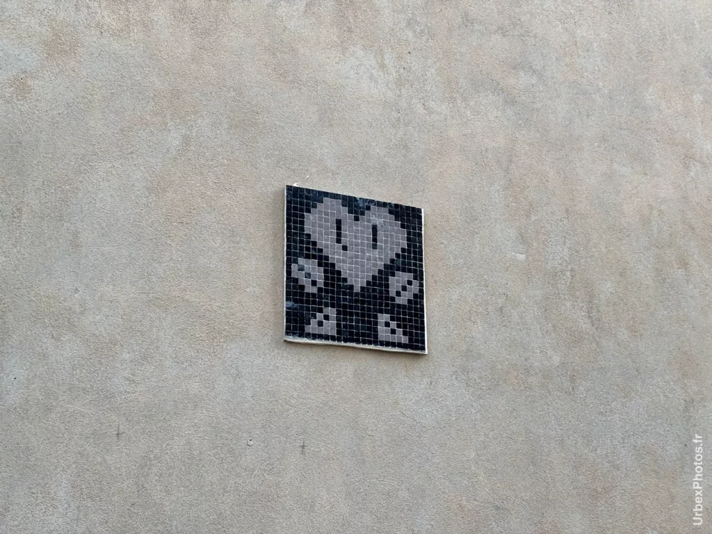 Mosaïque street art Nancy coeurs