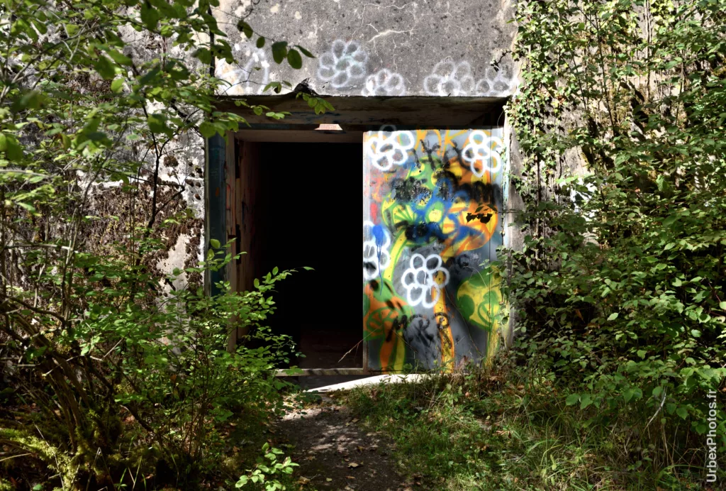 Entrée non murée du casernement