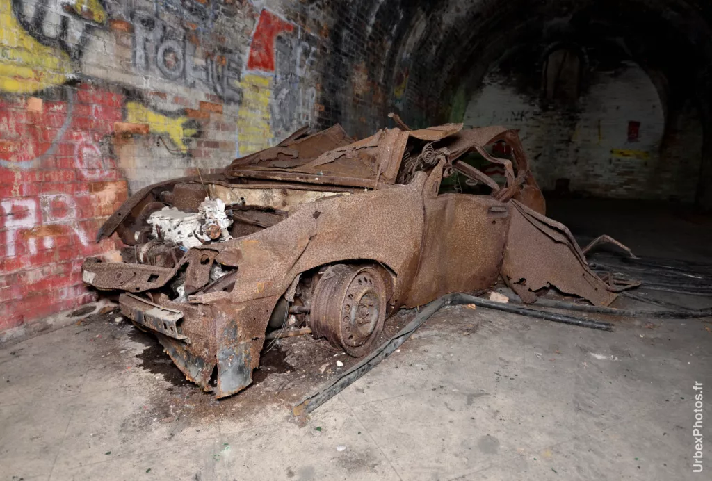 Photo urbex d'une Opel Corsa dans le Fort Blitz en Lorraine